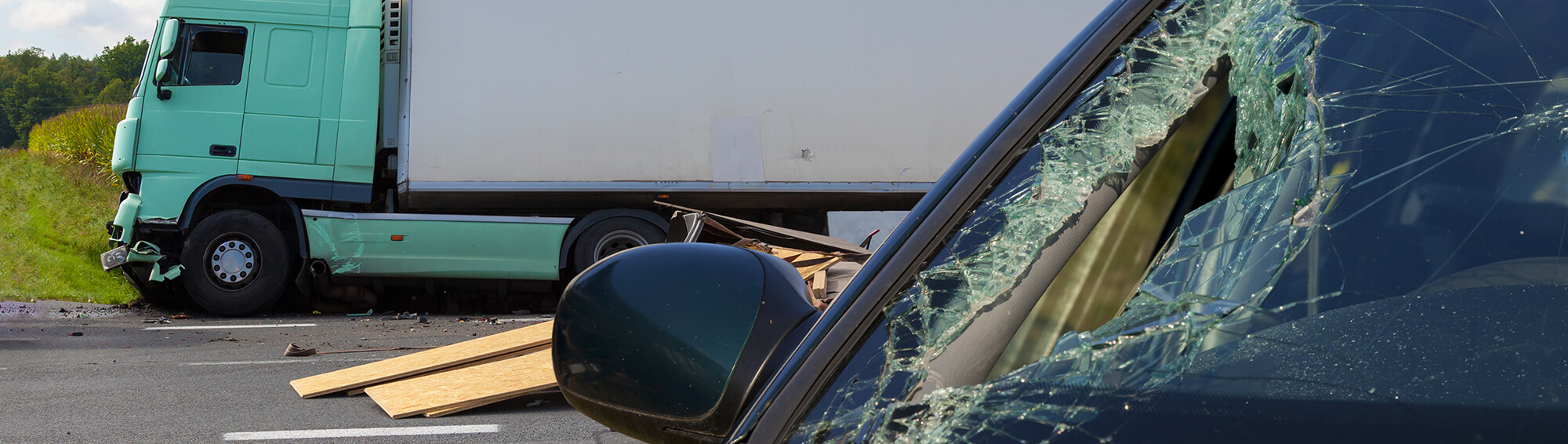 2 Reasons to Call a Lawyer After a Truck Accident